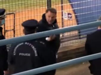 Νέο ΒΙΝΤΕΟ με το "ντου" του Αλέξη Κούγια – Όρμησε στα κάγκελα – Τον συγκράτησε η αστυνομία!
