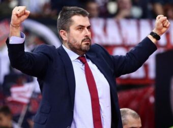 Ένταση στο Περιστέρι: Φραστικό επεισόδιο οπαδού με τον Χρήστο Μπαφέ