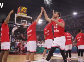 Η αποθέωση στον Μπαρτζώκα και η “καυτή” ατμόσφαιρα στο ΣΕΦ (ΒΙΝΤΕΟ)