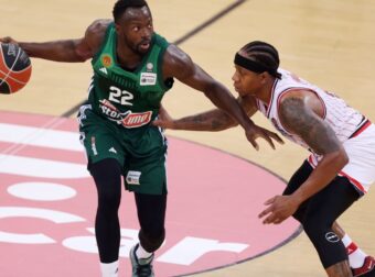 Απίθανο buzzer beater του Γκραντ από το κέντρο του γηπέδου! (ΒΙΝΤΕΟ)