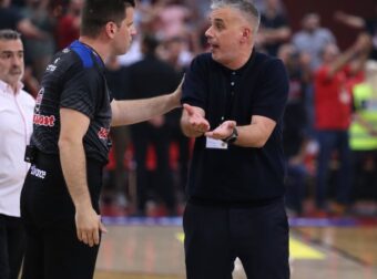 Με Κοντό το φύλλο αγώνα στο ΣΕΦ – “Γράψατε ιστορία”, είπε στους διαιτητές!