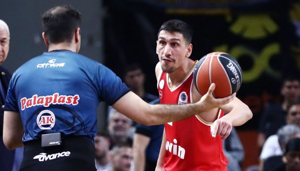 Χαμός με Λαρεντζάκη! Υβριστικά συνθήματα από κόσμο &#8211; Έδειξε το σήμα (vid)