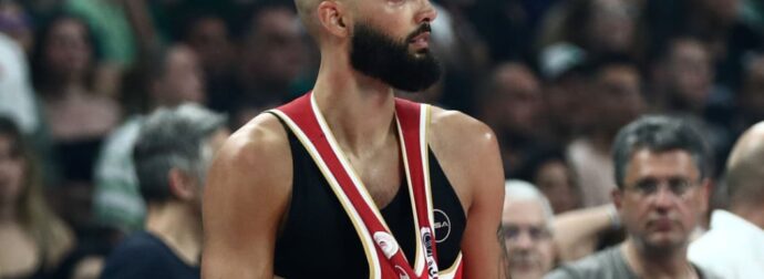 Άναψε… φωτιές ο Φουρνιέ – “Συγγνώμη από όλους, αλλά όχι από αυτούς…”