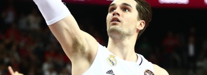 “Σφήνα” ΠΑΟ σε Ολυμπιακό για Μπούκερ – Ζήτησαν Χεζόνια από Γιαννακόπουλο!