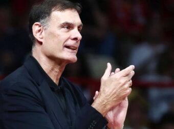 Αυτόν θέλει δίπλα σε Μιλουτίνοφ ο Μπαρτζώκας – “Πιστεύει πολύ στον…”