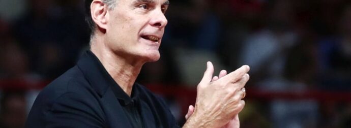 Αυτόν θέλει δίπλα σε Μιλουτίνοφ ο Μπαρτζώκας – “Πιστεύει πολύ στον…”