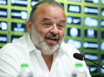 Ξέσπασε ο Ηλιόπουλος: «Είναι ντροπιαστικό» – Αρπάχτηκε και με δημοσιογράφο!