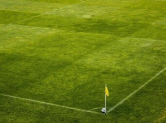 Ποια είναι η ελληνική λέξη που χρησιμοποιούμε για το κόρνερ;