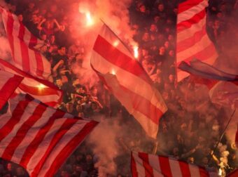 Χάος σε γνωστή ομάδα! Εισβολή οπαδών σε έξαλλη κατάσταση (vid)