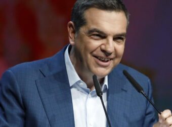 Δεν τον πήρε κανείς χαμπάρι! Είδε ΑΕΚ-Άντερλεχτ στη Φιλαδέλφεια ο Τσίπρας