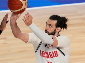 Ανατροπή: Παίζει, αλλά λίγα λεπτά με Ελλάδα ο Σενγκέλια!