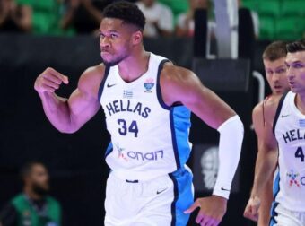 Τρελάθηκαν στη FIBA με το τρίποντο Γιάννη: “Δώστε το τρόπαιο στην Ελλάδα”