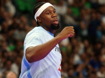 Mυθικός Γιαμπουσέλε! – Γαλλική νίκη και χαμός για την πρωτιά (ΒΙΝΤΕΟ)