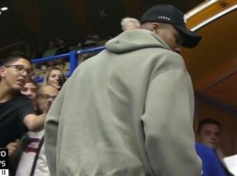 Ο Γιάννης Αντετοκούνμπο μοίρασε αυτόγραφα στους μικρούς θαυμαστές του (Vid)