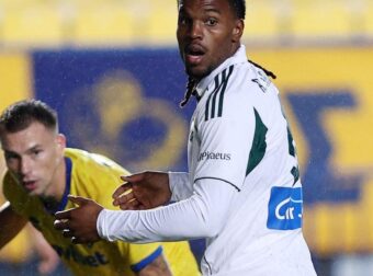 Ο Ρενάτο Σάντσες δεν τους βλέπει, όσο έχει πίσω του τον Σιώπη