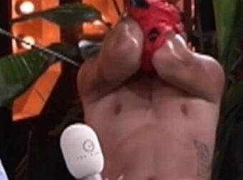 Μπροστά του ο Μπαλάσκας δεν είναι τίποτα! Διαιτητής έβγαλε μπλούζα on air