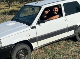 Τα δάκρυα που συγκίνησαν: «Μαζεύαμε μπουκάλια και ζούσαμε σε στάβλο»