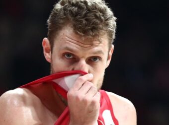 Το ξέσπασμα Βεζένκοφ εν ώρα αγώνα και η επόμενη μέρα με μεταγραφές (ΒΙΝΤΕΟ)