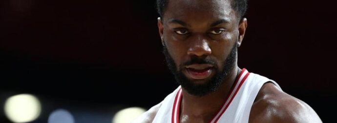 Ο Κίναν Έβανς και ο καθρέφτης του Βιντέλα