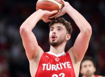 Υπόκλιση Σενγκούν σε Αταμάν – Σε αυτά τον βοήθησε