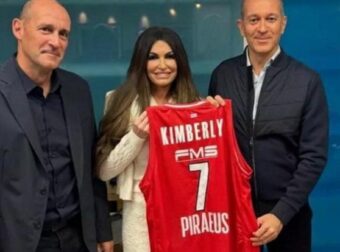 Διπλωματία στο παρκέ: Η ΚΑΕ Ολυμπιακός τίμησε την Γκίλφοϊλ (pic)