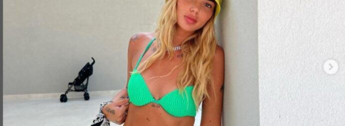 Ποζάροντας δίπλα στο μνημείο του UCK εξαιτίας μιας γυναίκας (ΦΩΤΟ)