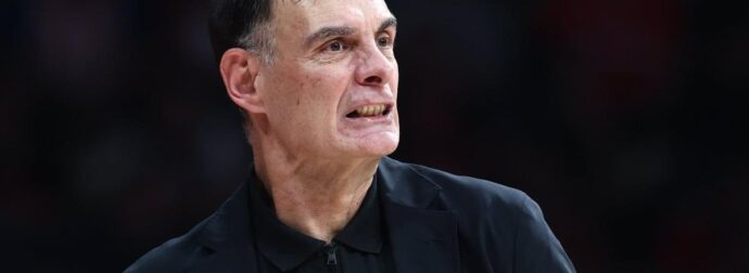 Απαντήσεις Μπαρτζώκα για κριτική, Βεζένκοφ και μεταγραφή: Γίνεται σπέκουλα!