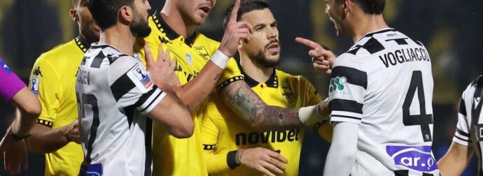 Απαντήσεις Βαρούχα! Τι ισχύει με το γκολ του ΠΑΟΚ & την κόκκινη σε Μπάμπα