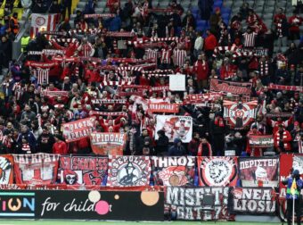 “Ερυθρόλευκη” τρέλα και στο κρύο – Πάρτι από 700 οπαδούς Ολυμπιακού (Vid)