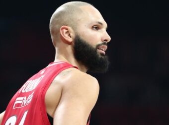 Ηχηρή παρέμβαση Φουρνιέ – “Λογικό όταν παίζεις σκ@@@…”