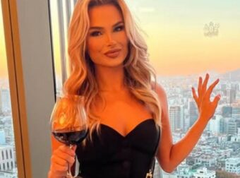 Ξεσήκωσε το ΣΕΦ με σούπερ μίνι ο… ξανθός άγγελος της Κίμπερλι και Τραμπ!