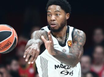 Αμφιβολίες Μονέκε για Τζόουνς & Ολυμπιακό – Ατάκα για Βεζένκοφ, Πίτερς