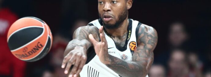 Αμφιβολίες Μονέκε για Τζόουνς & Ολυμπιακό – Ατάκα για Βεζένκοφ, Πίτερς