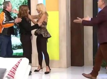 Γνωστός ηθοποιός είπε τα κάλαντα σε live εκπομπή με “πρωτάθλημα στην ΑΕΚ”!