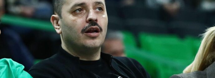 «Δίκασε» οπαδό του Ολυμπιακού μετά το ντέρμπι του ΟΑΚΑ ο Τσουβέλας (ΦΩΤΟ)