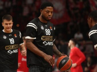 Το σίριαλ Τζόουνς συνεχίζεται: «Πρώτα “να φύγεις”, τώρα “να μείνεις”»