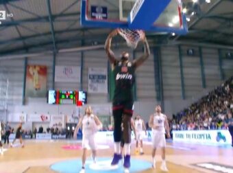 Οι πρώτοι πόντοι του Τζόουνς με τον Ολυμπιακό ήρθαν από κάρφωμα! (ΒΙΝΤΕΟ)