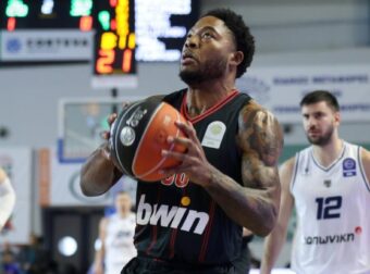 Τζόουνς: “Έχουμε την καλύτερη φροντ λάιν με Μιλουτίνοφ και Χολ” (ΒΙΝΤΕΟ)