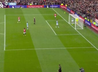 Ο επόπτης πήγαινε προς τη σέντρα και μετά σήκωσε οφσάιντ (ΒΙΝΤΕΟ)