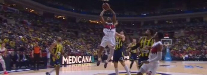 Σίμονς ύψωσε, Ντιακιτέ κάρφωσε (ΒΙΝΤΕΟ)