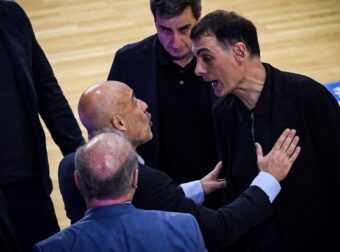 Εκνευρισμένος Μπαρτζώκας: “Αλλοπρόσαλλος ο τρόπος που σφύριξαν το ματς”