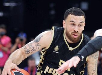 Tρόμερες ατάκες από Τζέιμς: “Για μένα, είμαι ο GOAT της Euroleague”