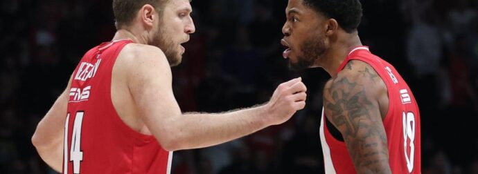 Vlog Καούρη: Ποιος να αδικήσει τον Βεζένκοφ; Τραίνο με διαστημικό μπάσκετ!