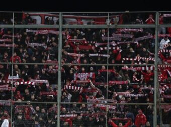 Ερυθρόλευκη απόβαση στην Τρίπολη – Συνθήματα υπέρ Μπαρτζώκα