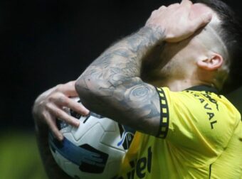 Το ανάποδο ψαλίδι του Πέλκα και η τεράστια ευκαιρία του Άρη στο 93’ (ΒΙΝΤΕΟ