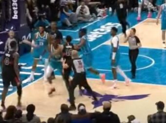 Ένταση, μπουνιές και τέσσερις αποβολές στο Χόρνετς – Πίστονς (ΒΙΝΤΕΟ)