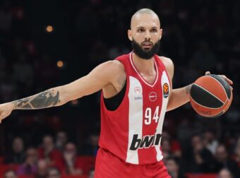 Απίθανο τρίποντο Εβάν Φουρνιέ από τα 9 μέτρα! (ΒΙΝΤΕΟ)