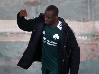 Φοβερό! Τί έκανε ο Τετέι μετά το τέλος του αγώνα με Πλζεν – Φοβερή στιγμή