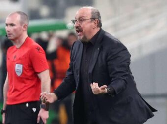 “Πάλι μεγάλο λάθος Μπενίτεθ, ας φέρει τον… Αλόνσο – Βρίστε πάλι Μπακασέτα”!