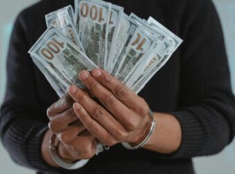 Ραγδαίες εξελίξεις: Συνελήφθησαν 32 ύποπτοι για παράνομο στοιχηματισμό (Vd)